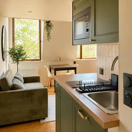 Charming Duplex By Castle Apartmán