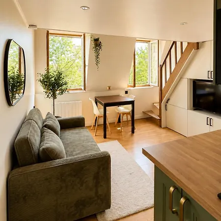 Charming Duplex By Castle Apartmán
